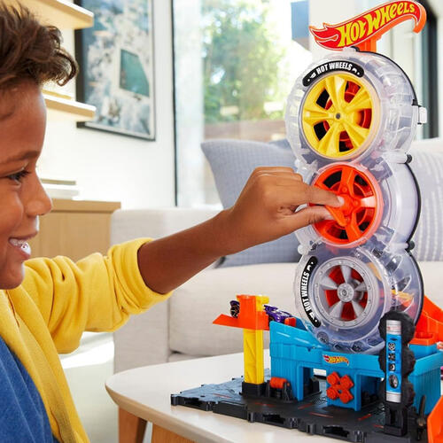 Hot Wheels City Super Twist Tire Shop Playset