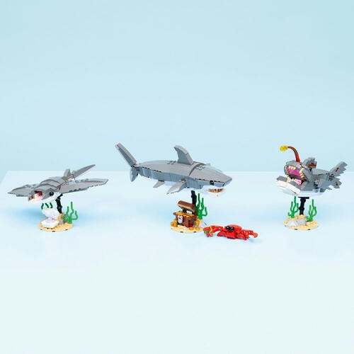 LEGO&reg; Creator Fierce Shark with a Treasure Chest 31381