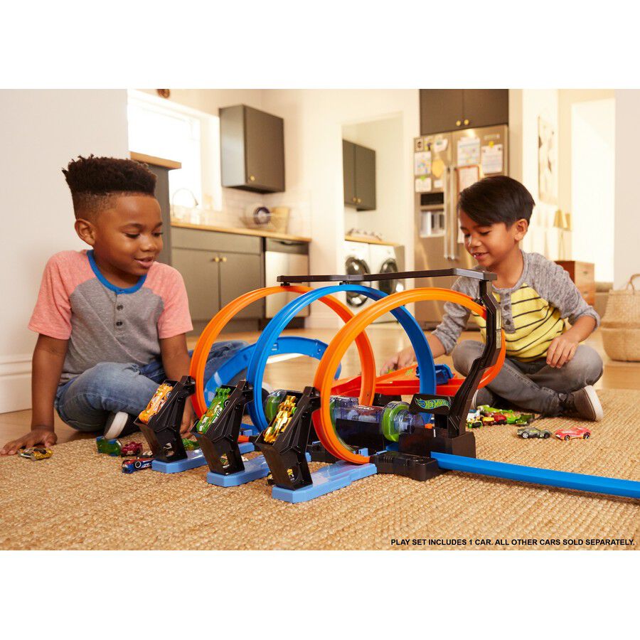 Hot wheels corkscrew crash track store launch set with one vehicle