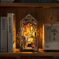 Rolife Book Nook Shelf Insert - Holiday Garden House