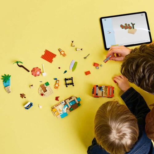 LEGO Bluey Bluey's Beach & Family Car Trip 11202