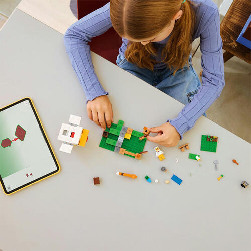 LEGO Minecraft Chicken Farm 21585