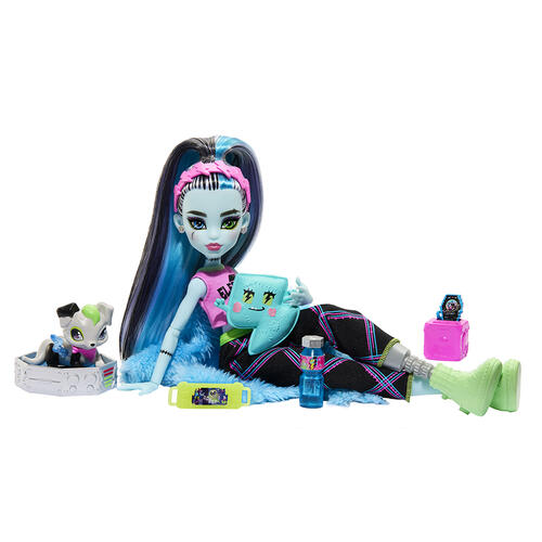 Monster High Creepover Party Frankie Doll & Accessories 