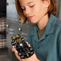 LEGO Speed Champions APXGP Team Race Car from F1 The Movie 77252